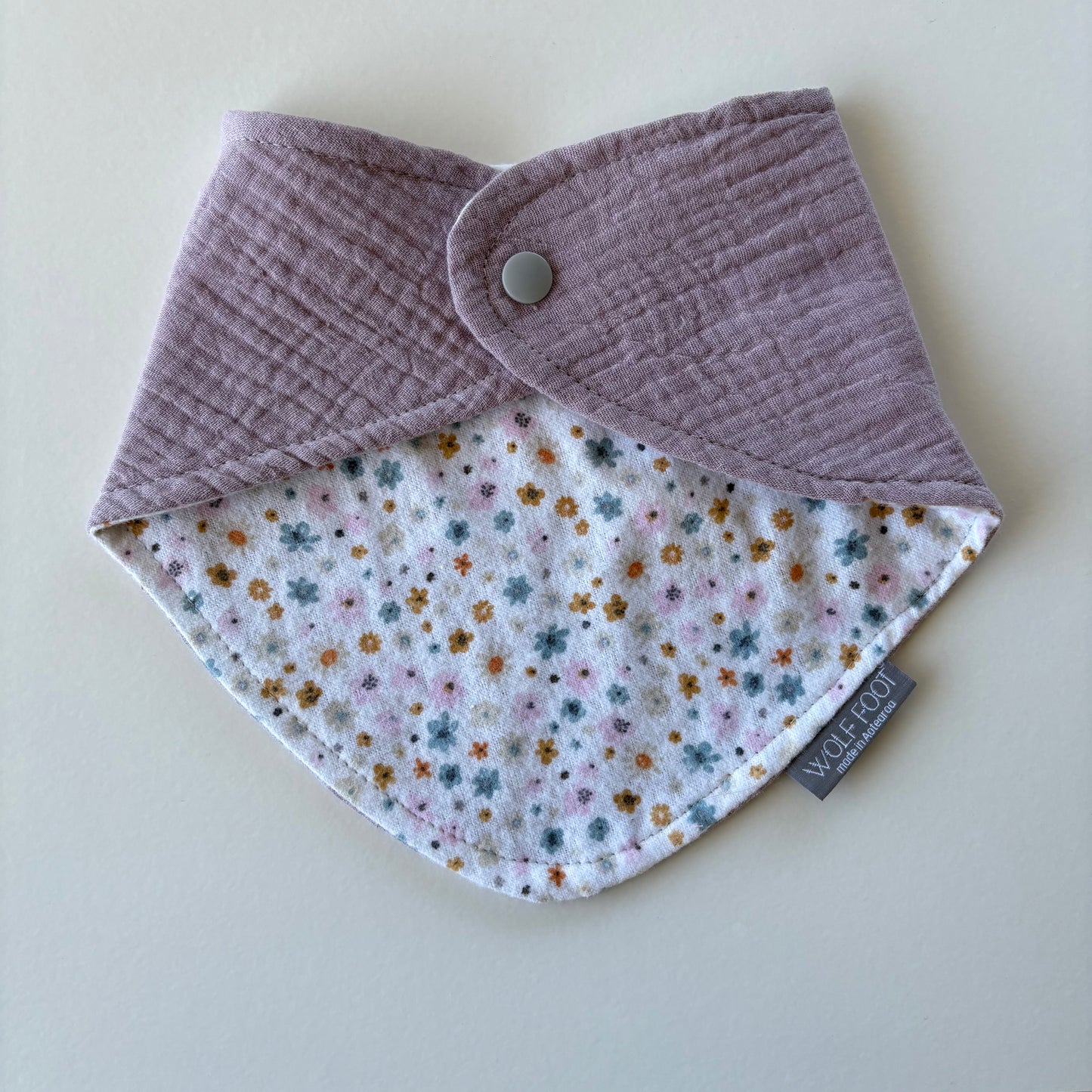 Bandana Bib | Crinkle lilac