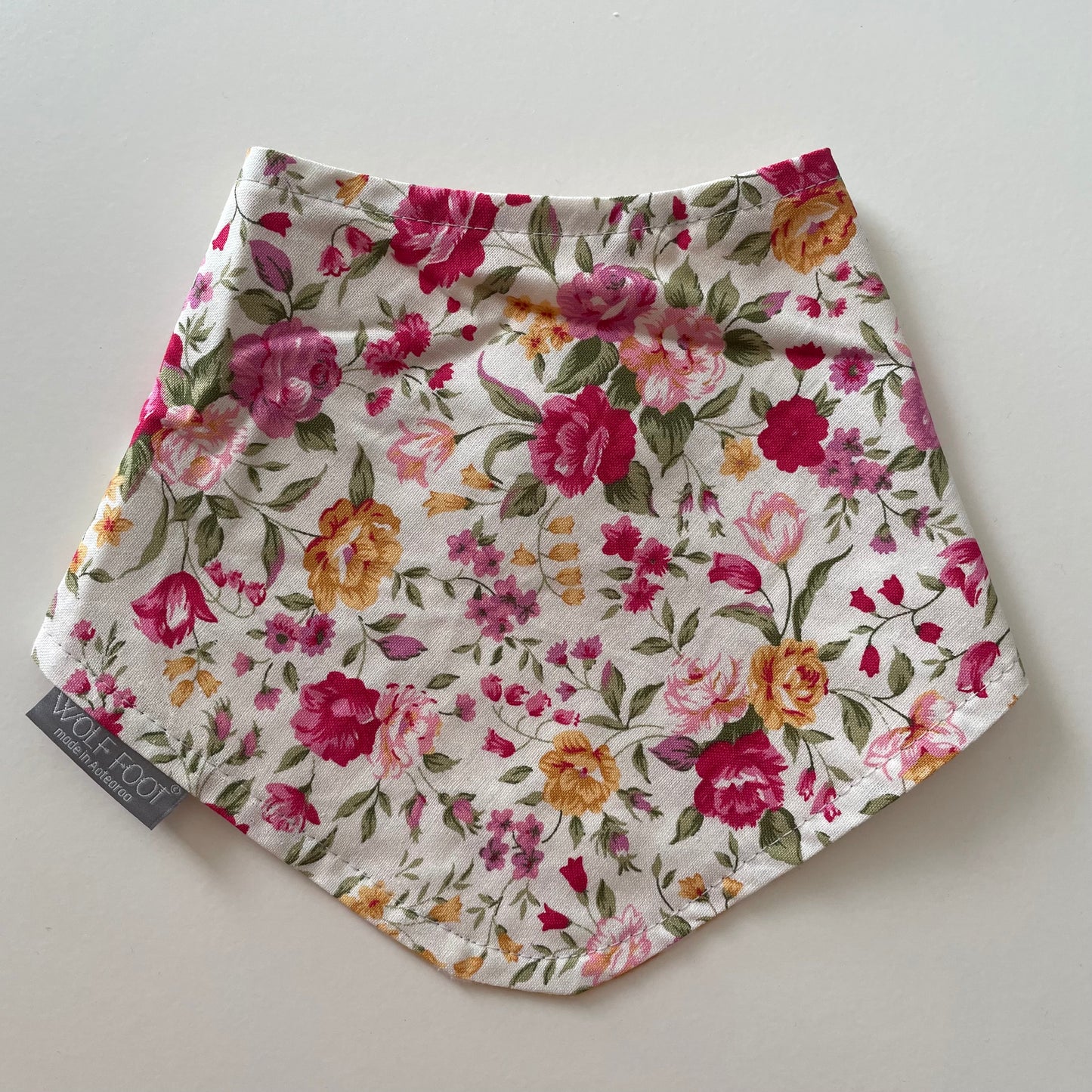 Bandana Bib | Vintage roses