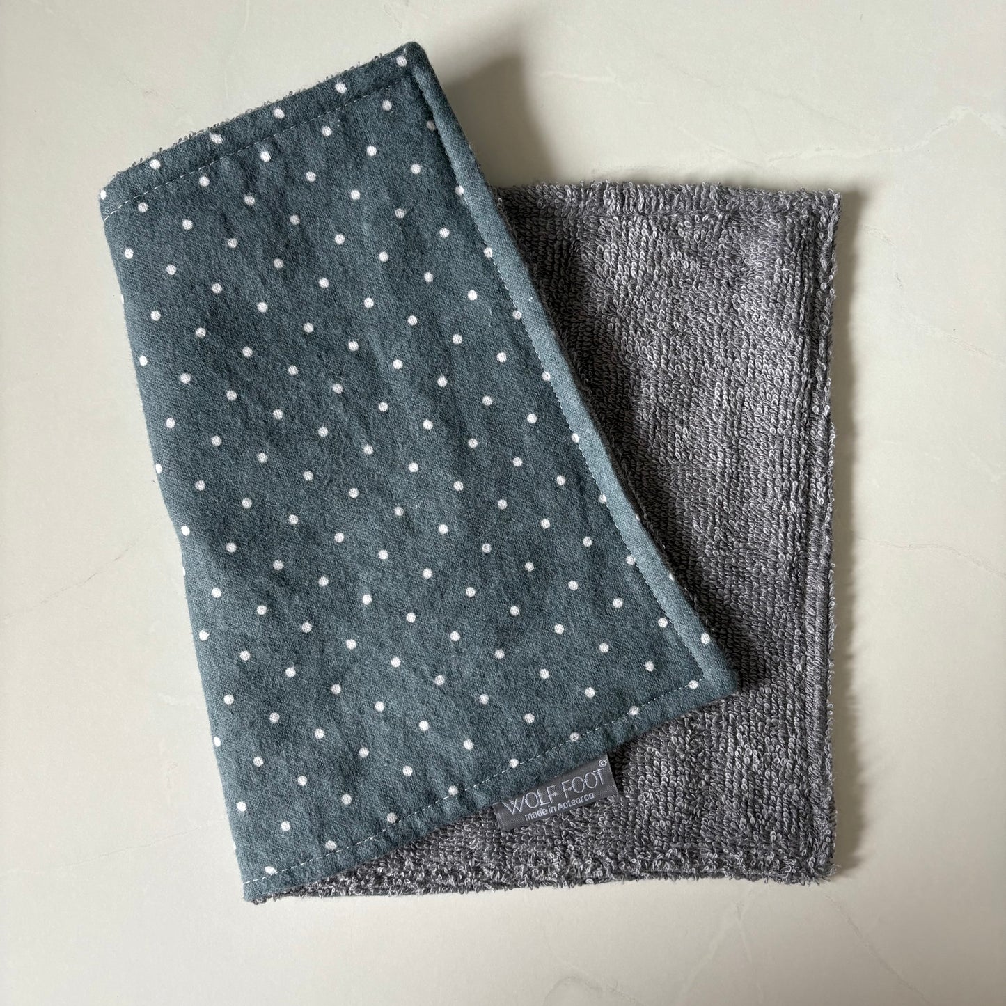 Burp Cloth | Grey polka dots