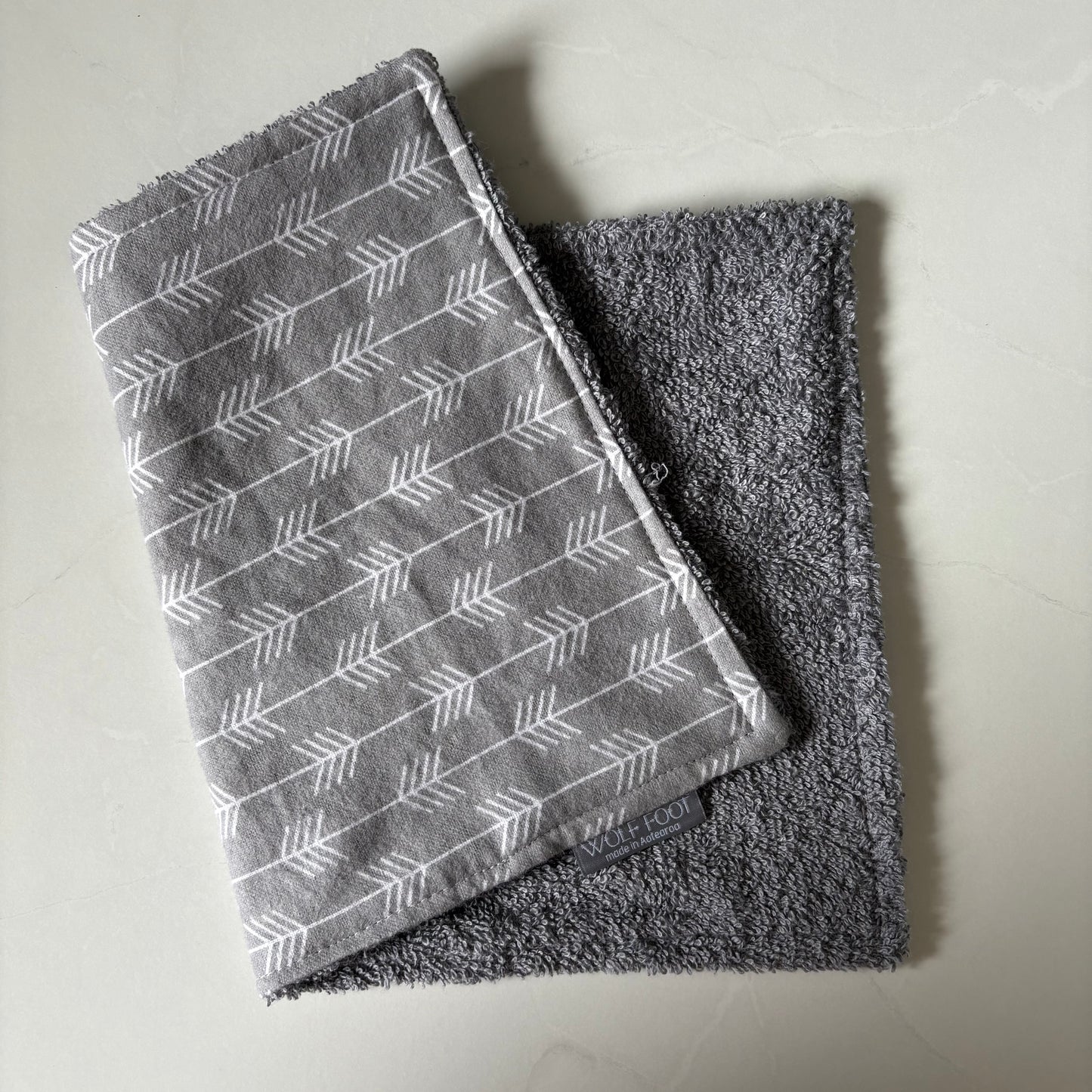 Burp Cloth | Grey arrows
